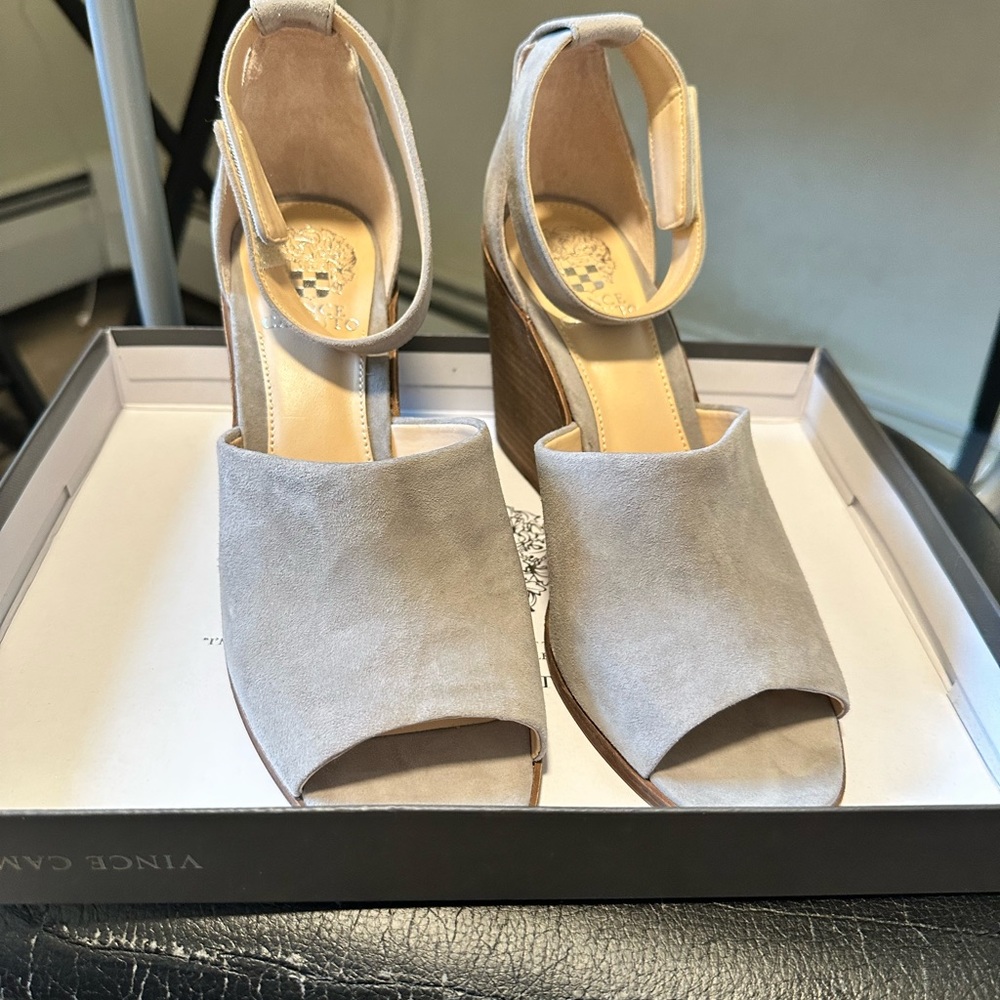 Vince Camuto DEEDRIANA Grey Suede Wedges 9.5 BNWT